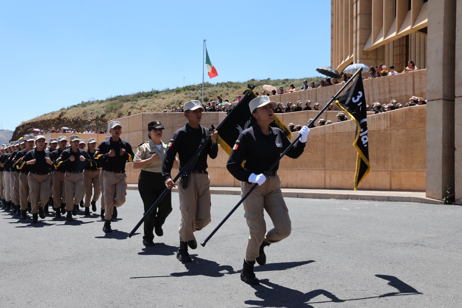 Reciben grados de sargentos y cadetes 144 alumnos del Bachillerato Militarizado