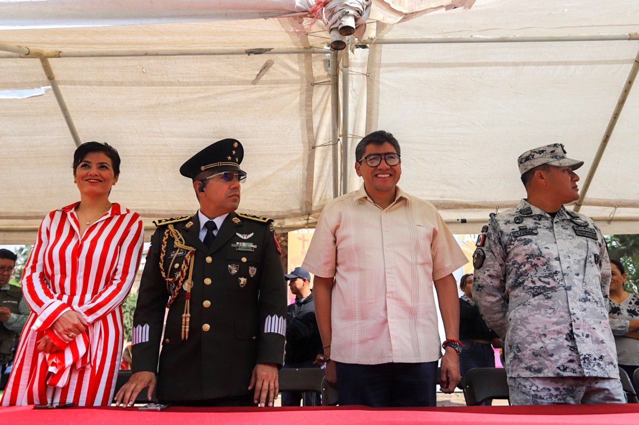 EJEMPLAR DESFILE DE
INDEPENDENCIA EN FRESNILLO