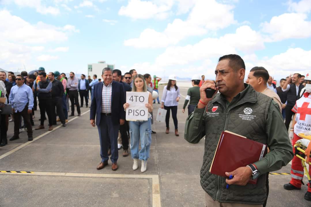 Evacúan a cerca de 4 mil burócratas en Ciudad Administrativa