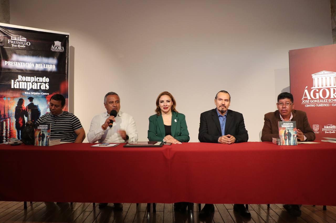 PRESENTAN EN FRESNILLO EL
LIBRO “ROMPIENDO LÁMPARAS”