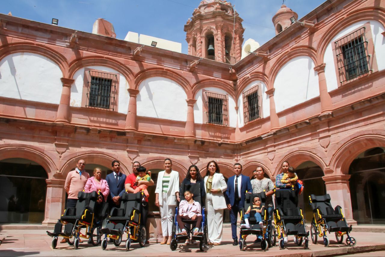 Brinda Gobierno del Estado asistencia con aparatos auditivos a cientos de zacatecanos