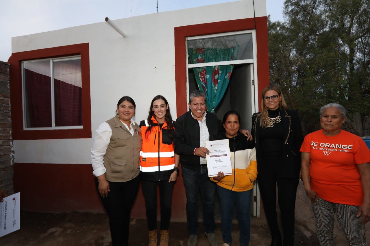 Entrega Gobernador David Monreal Ávila apoyos del Programa Construyendo Bienestar a familias de Loreto