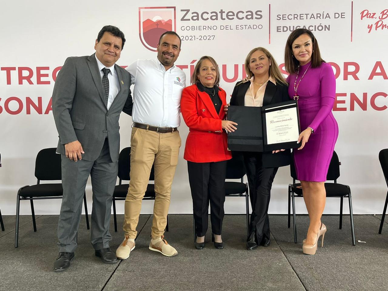 Reconoce Gobierno de Zacatecas a 806 servidores públicos por su compromiso con la educación