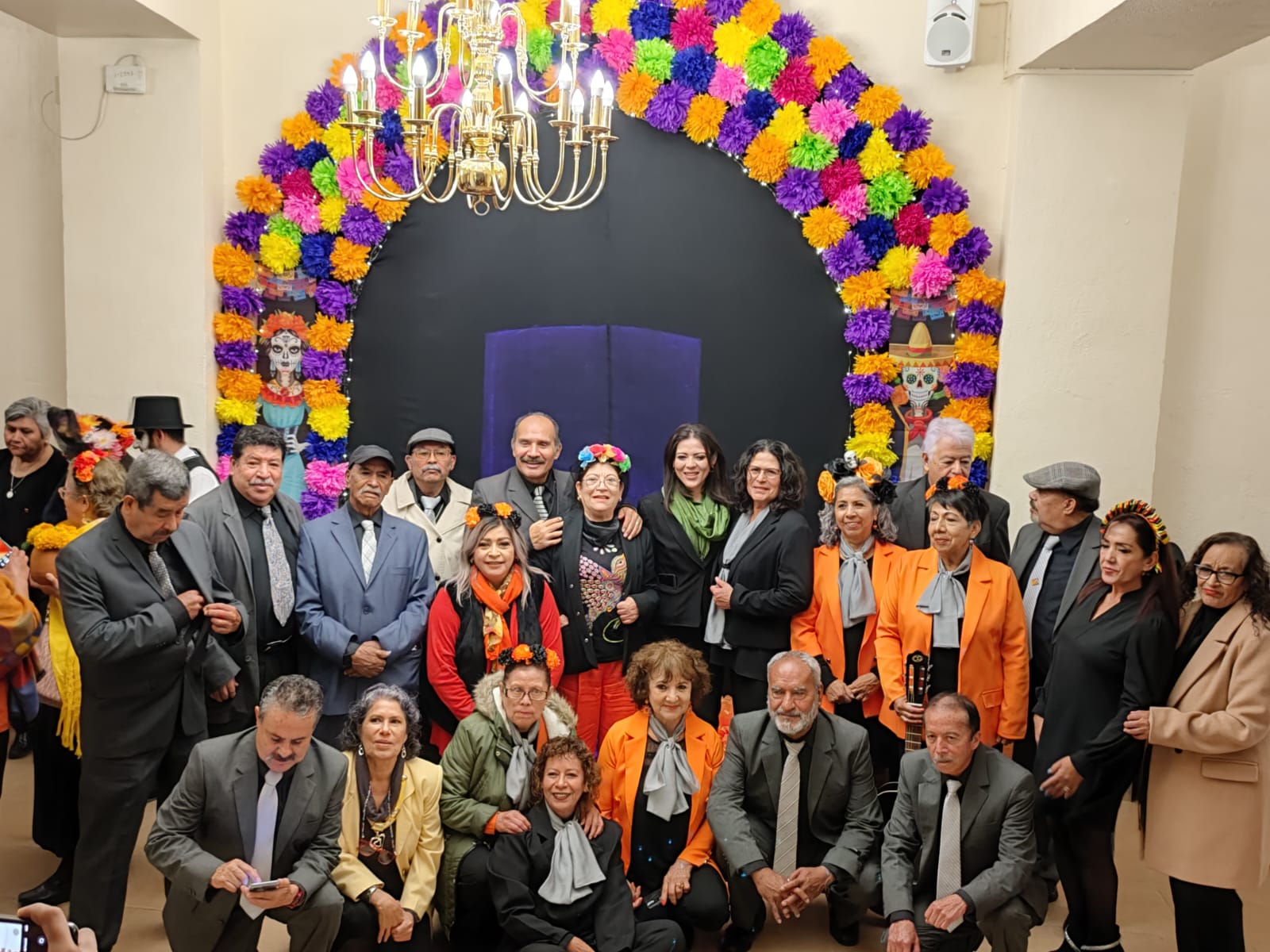 Conmemoran jubilados del Issstezac el “Día de Muertos”