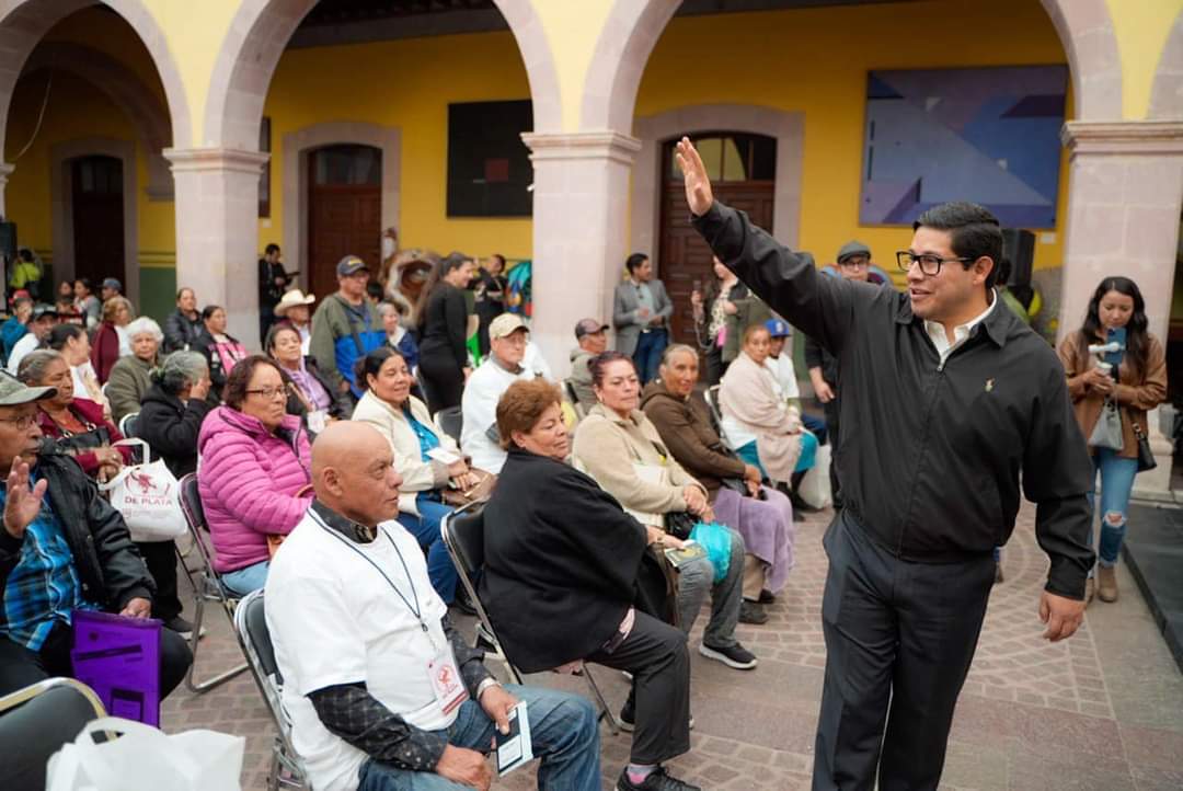 ACUDE JORGE MIRANDA A LA ENTREGA DE BENEFICIOS DEL PROGRAMA “CORAZÓN DE PLATA”