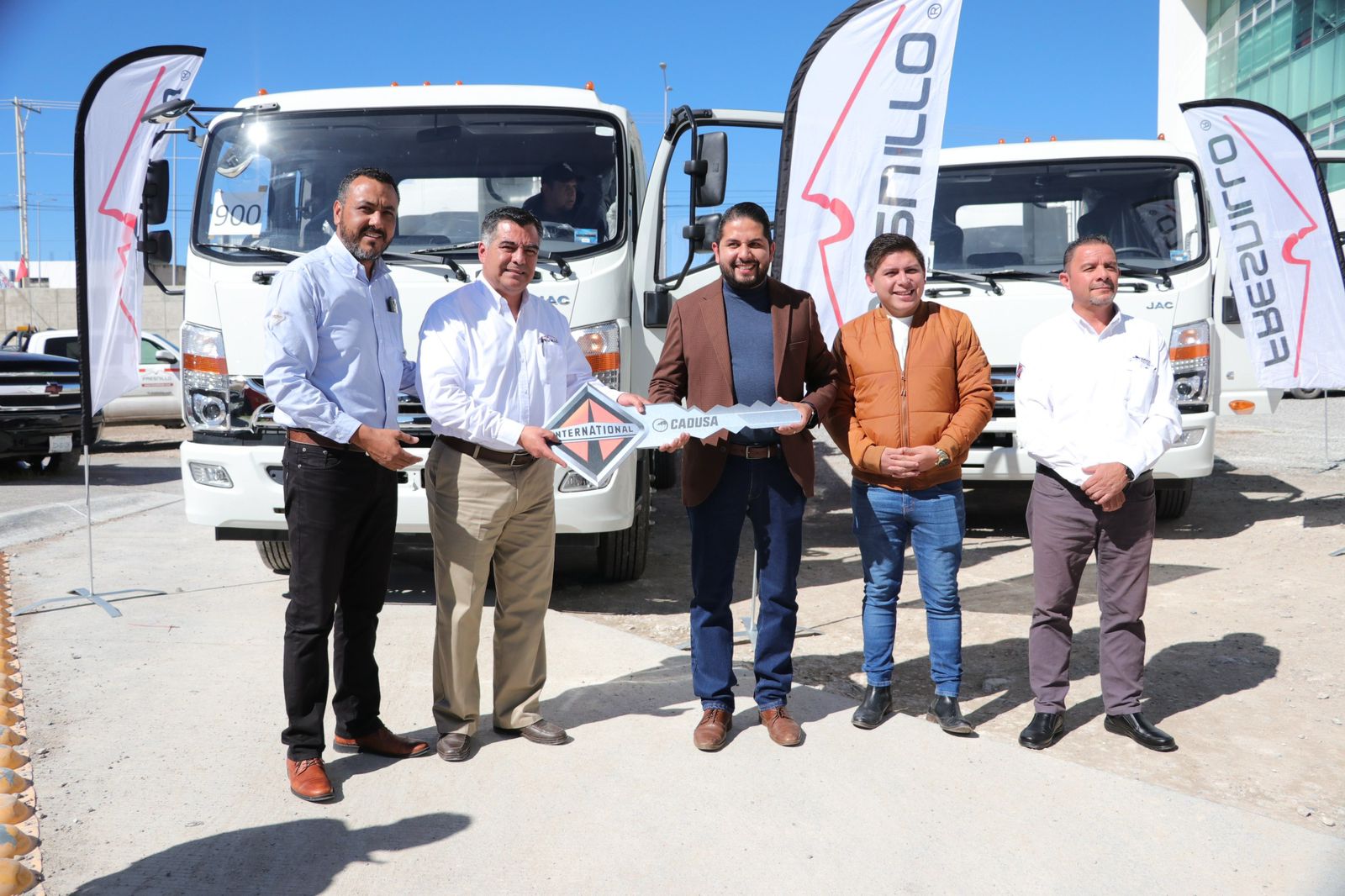 FORTALECEN RECOLECCIÓN DE BASURA
CON DONACIÓN DE CAMIONES
