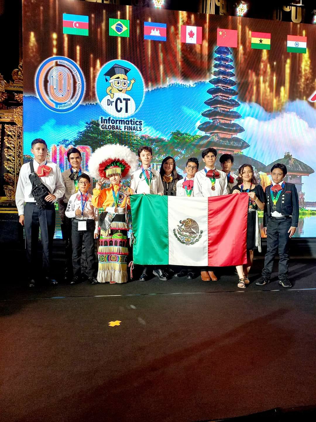 Triunfan estudiantes zacatecanos en Olimpiada Internacional de Matemáticas en Indonesia