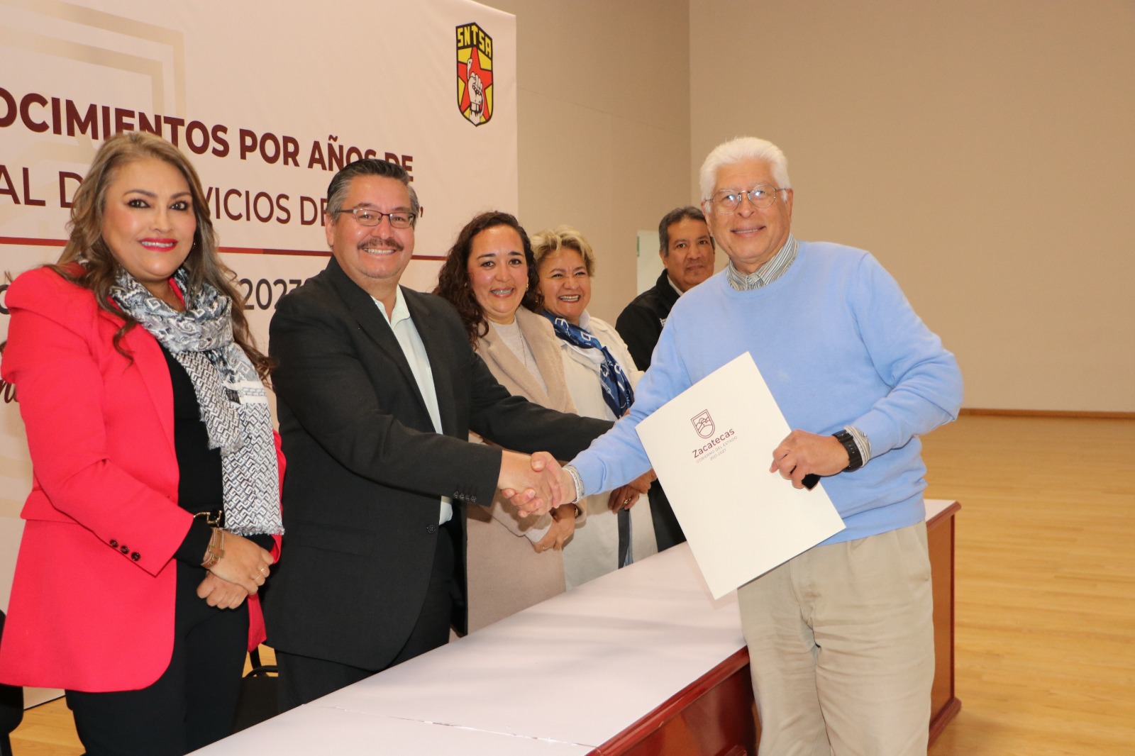 Reconocen a trabajadores de la Secretaría de Salud por años de servicio