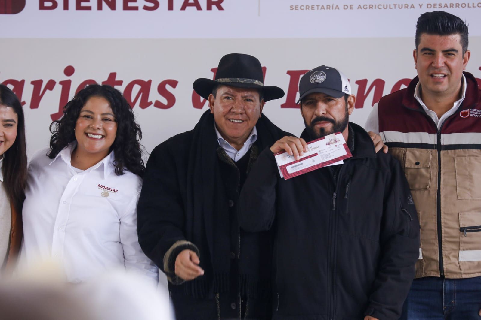 En Pinos, entrega Gobernador David Monreal 1 mil 175 tarjetas de Producción para el Bienestar para fortalecer la economía de las y los productores