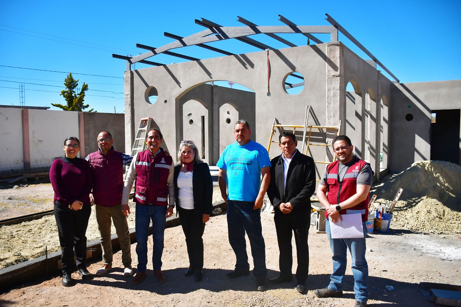 Supervisa Pepe Saldívar obra en panteón de Zóquite