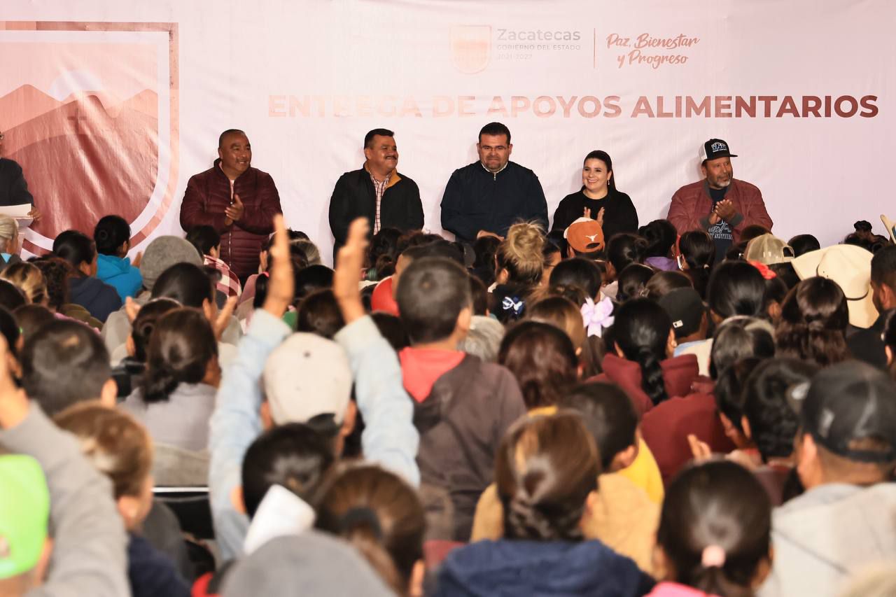 Gobierno de Zacatecas reparte en Río Grande apoyos alimentarios para aminorar los estragos de la sequía