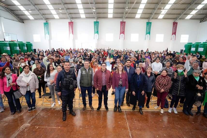 BENEFICIAN A LA POBLACIÓN DE LA CAPITAL CON LA ENTREGA DE CALENTADORES SOLARES Y TINACOS