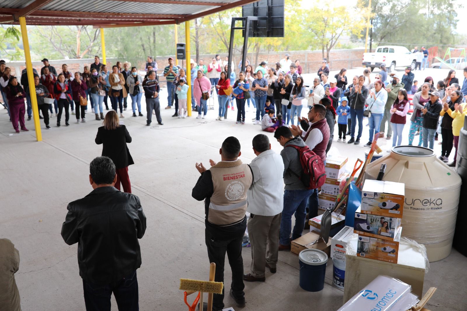 Con infraestructura y equipamiento, mejora Gobierno de Zacatecas escuelas de Huanusco