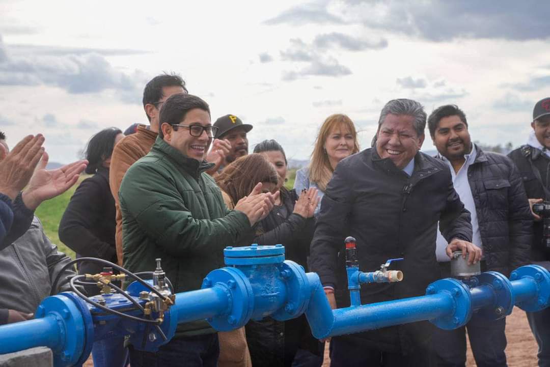 INAUGURAN JORGE MIRANDA  Y DAVID MONREAL POZO DE AGUA EN LA COMUNIDAD EL VISITADOR