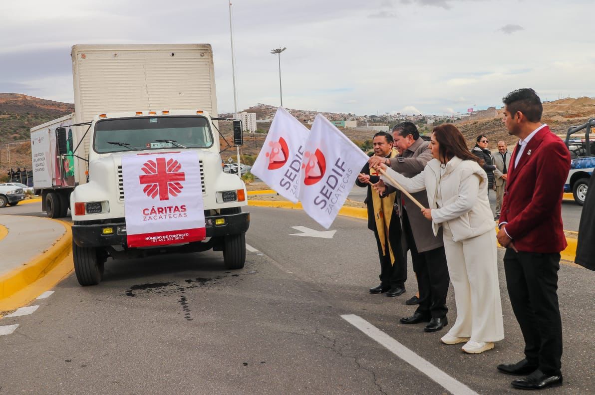 Gobernador David Monreal Ávila da banderazo de salida a 14 toneladas de víveres para guerrerenses