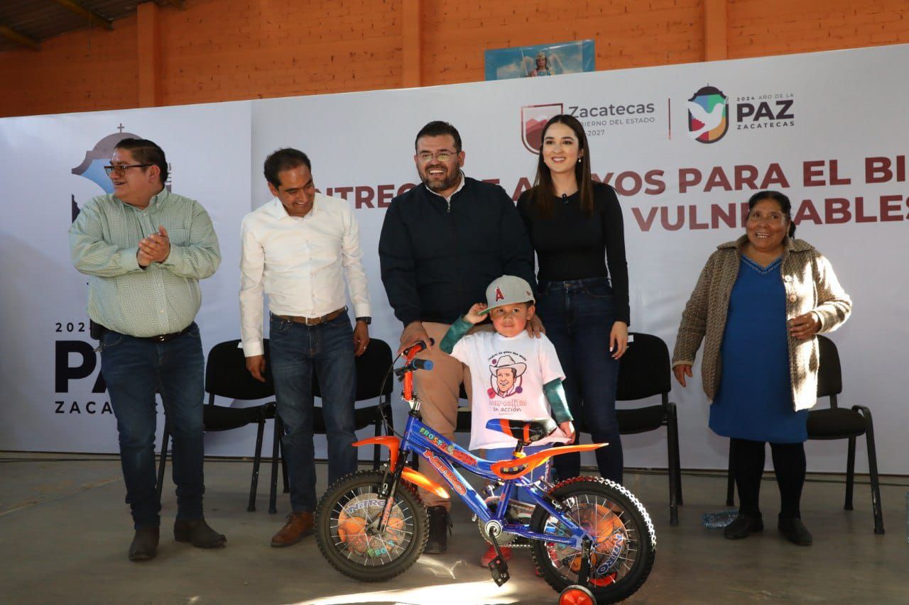 Respalda Gobernador David Monreal a familias de La Zacatecana con Apoyos Alimentarios para el Bienestar