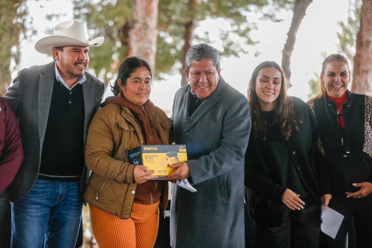 Por el bienestar social y la pacificación del estado, Gobernador David Monreal entrega escrituras a 150 familias de Ojocaliente