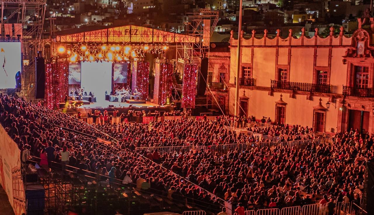 Miles se emocionan y cantan con Kany García en la inauguración del Festival Cultural de la Paz Zacatecas 2024