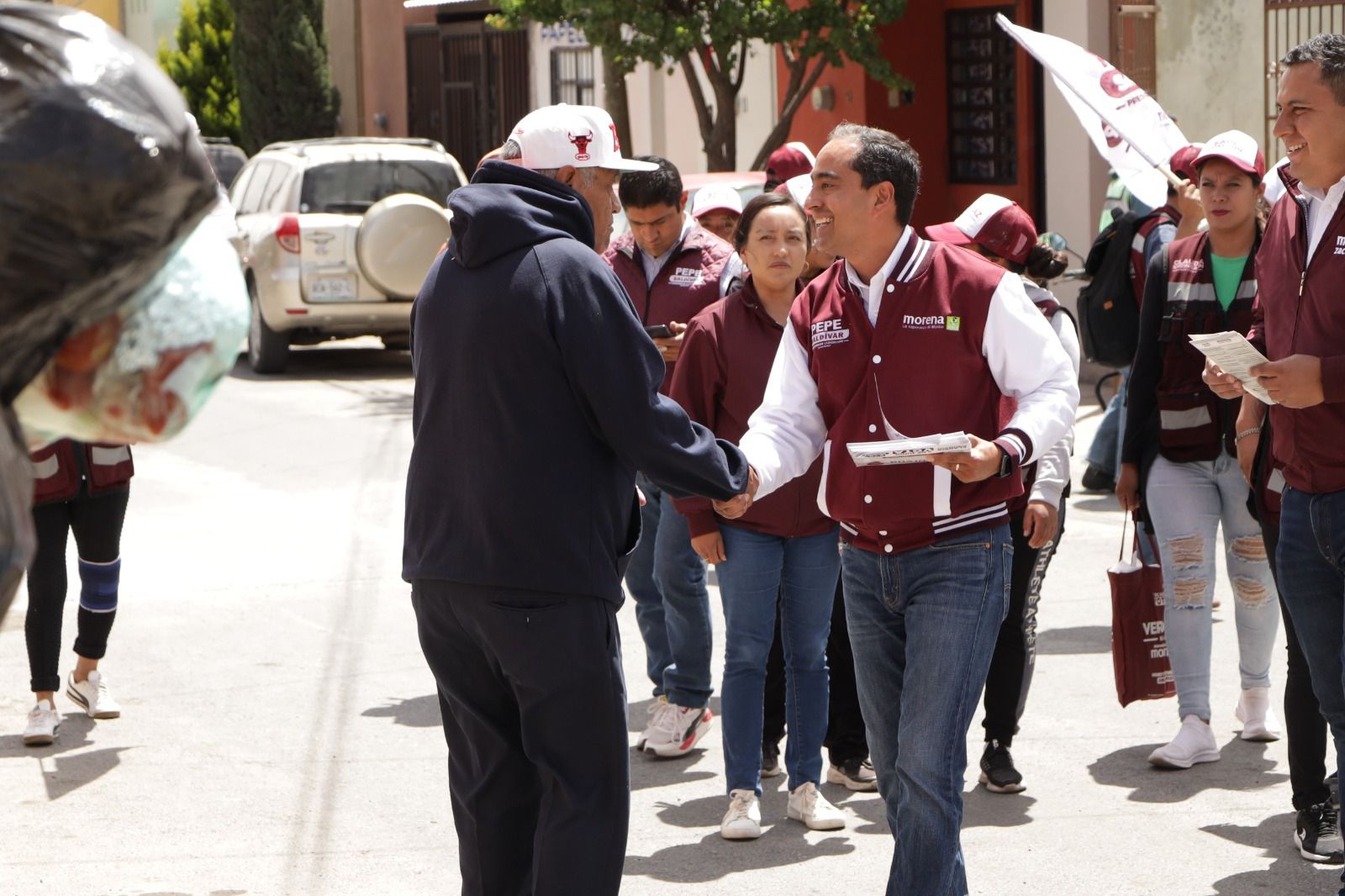 Visita Pepe Saldívar a comerciantes de Villas de Guadalupe