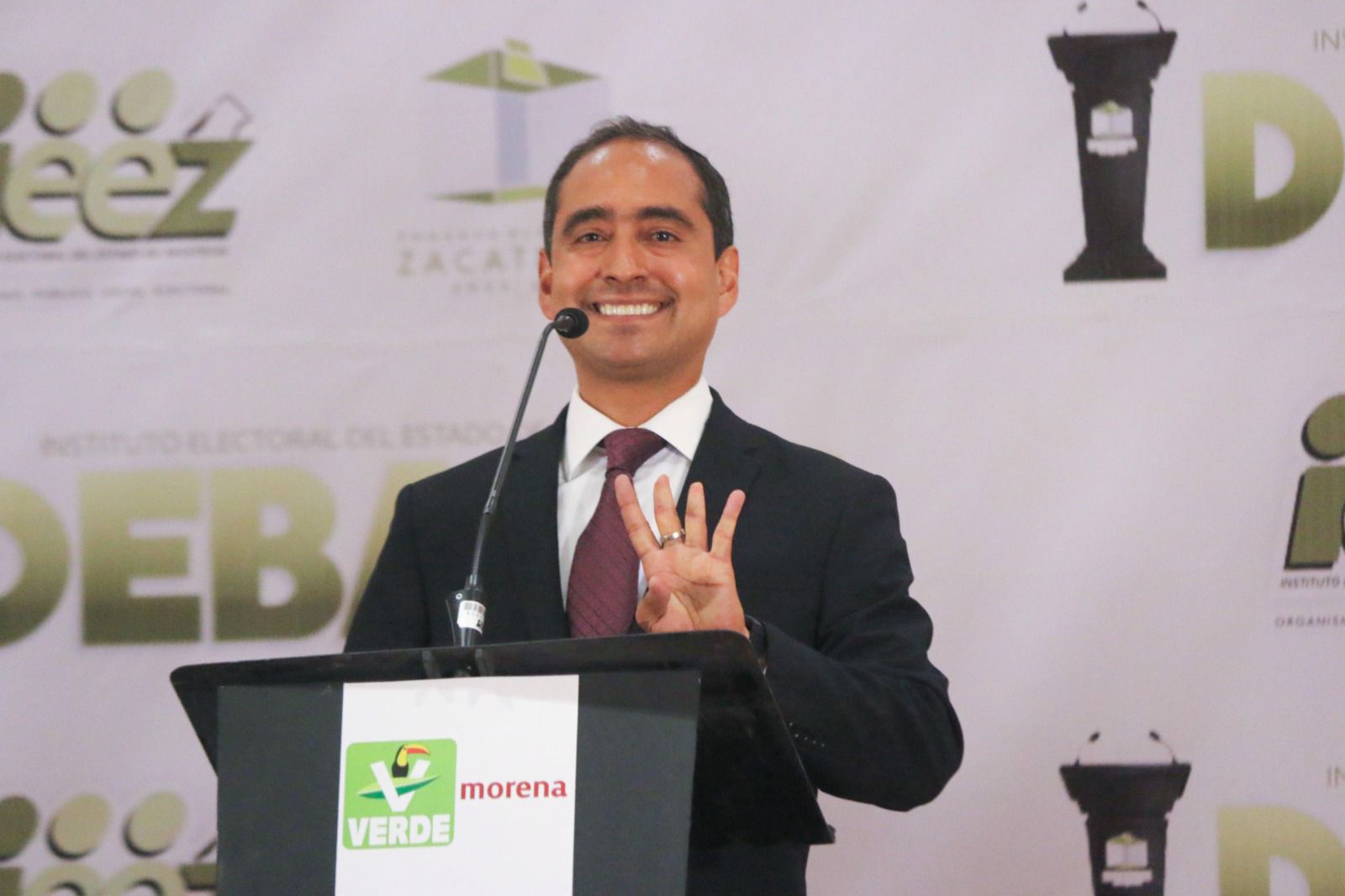 Pepe Saldívar Gana en Debate