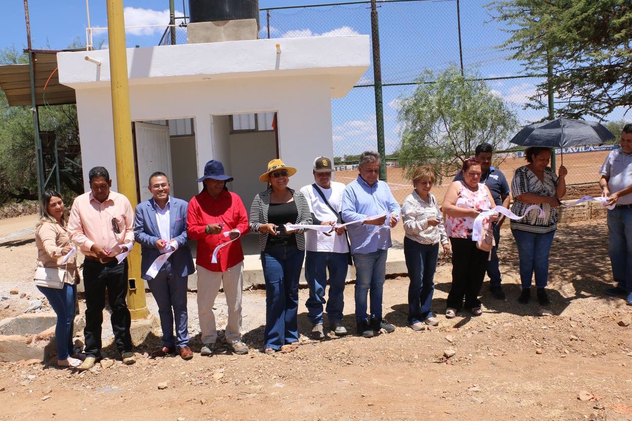 INAUGURA RITA QUIÑONES PAVIMENTACIÓN DE CALLES Y MEJORAS  EN CANCHAS