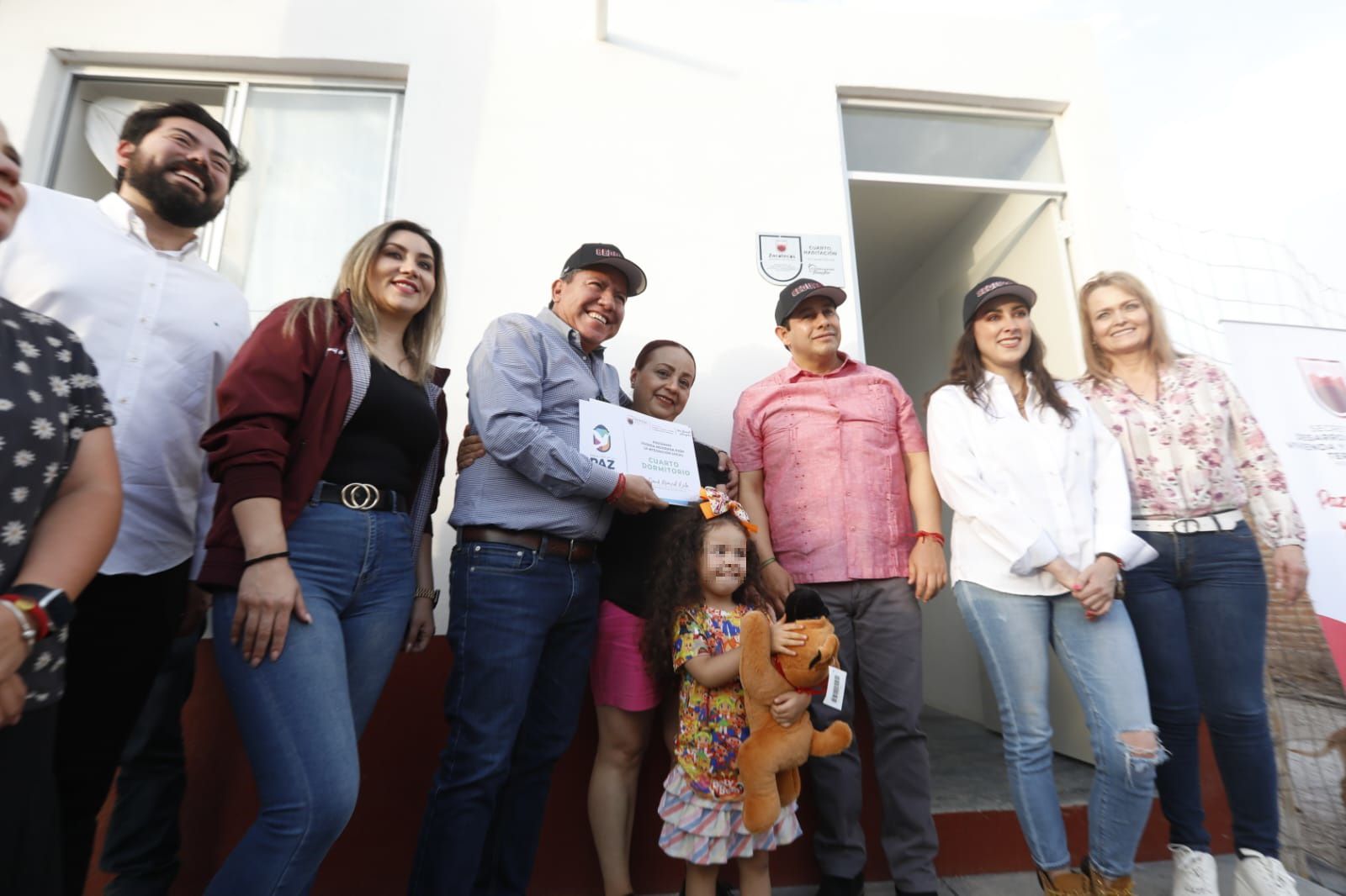 Entrega Gobernador David Monreal acciones de Vivienda para el Bienestar en colonias de la capital