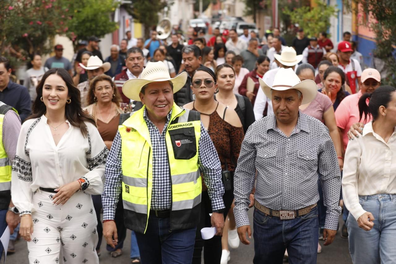 Gobernador David Monreal rehabilita calles de Villanueva para brindar mayor seguridad a los usuarios