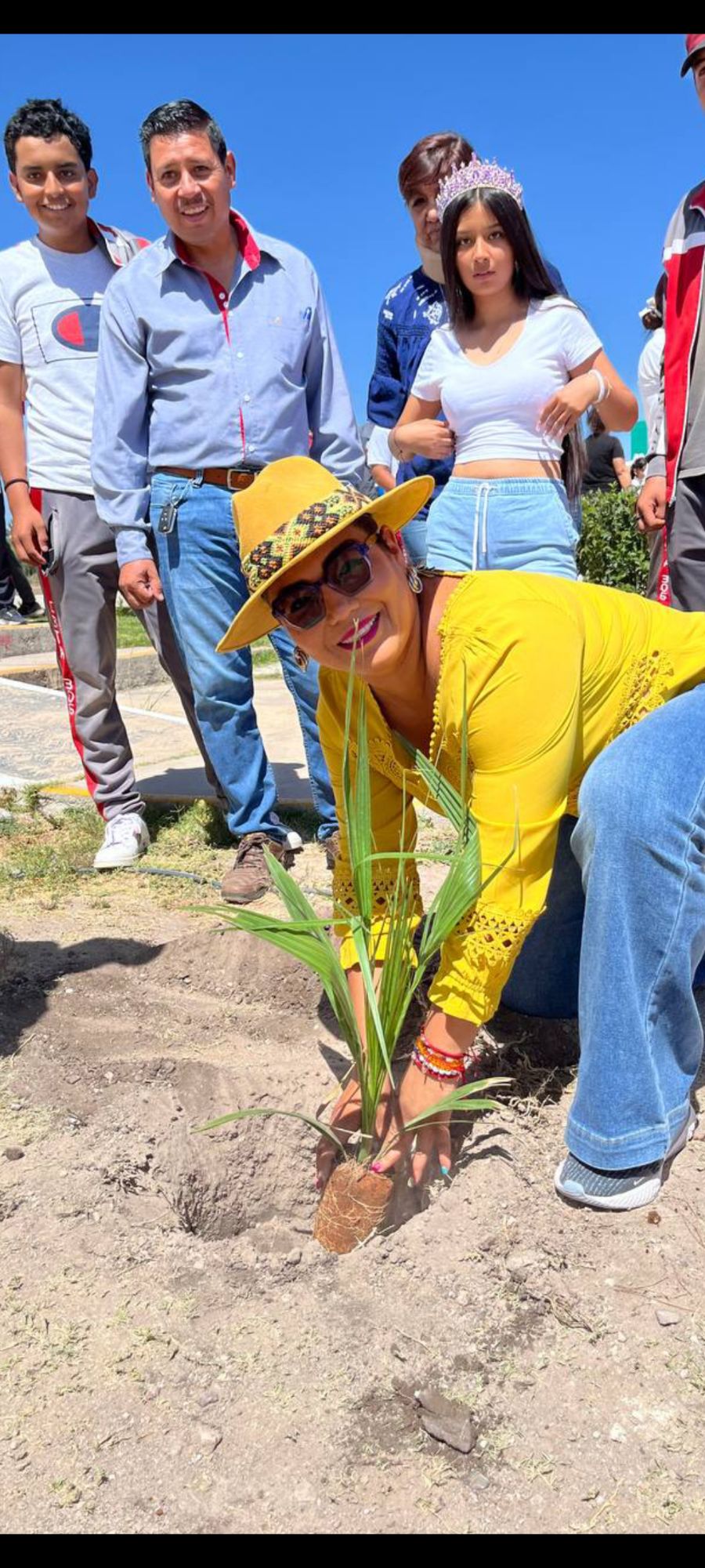 REALIZAN CAMPAÑA DE REFORESTACIÓN EN EL CEBETA DE RÍO FLORIDO
