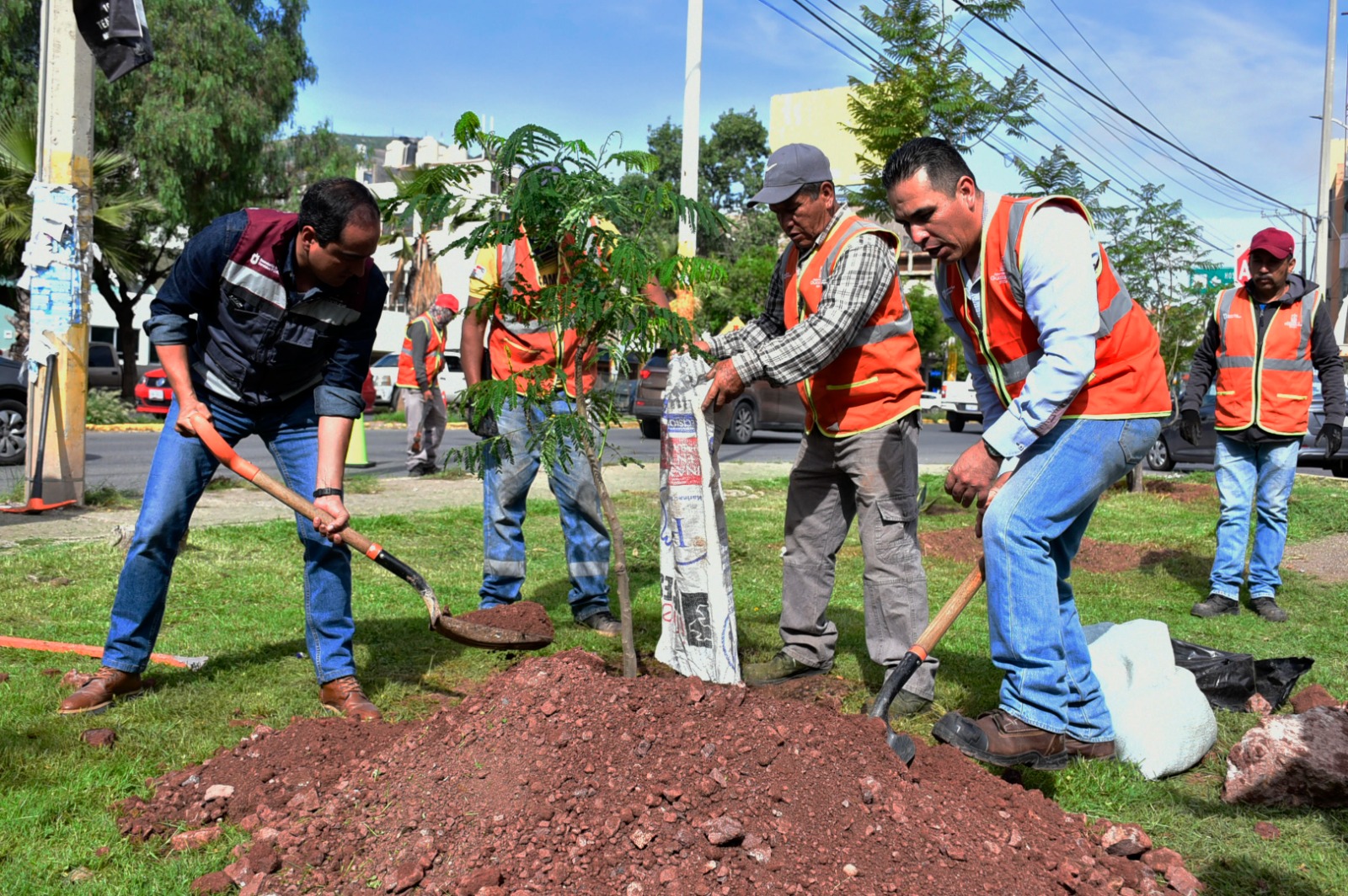 Con trabajos de limpieza en calles y avenidas dignifica Pepe Saldívar espacios públicos y áreas verdes del Municipio de Guadalupe