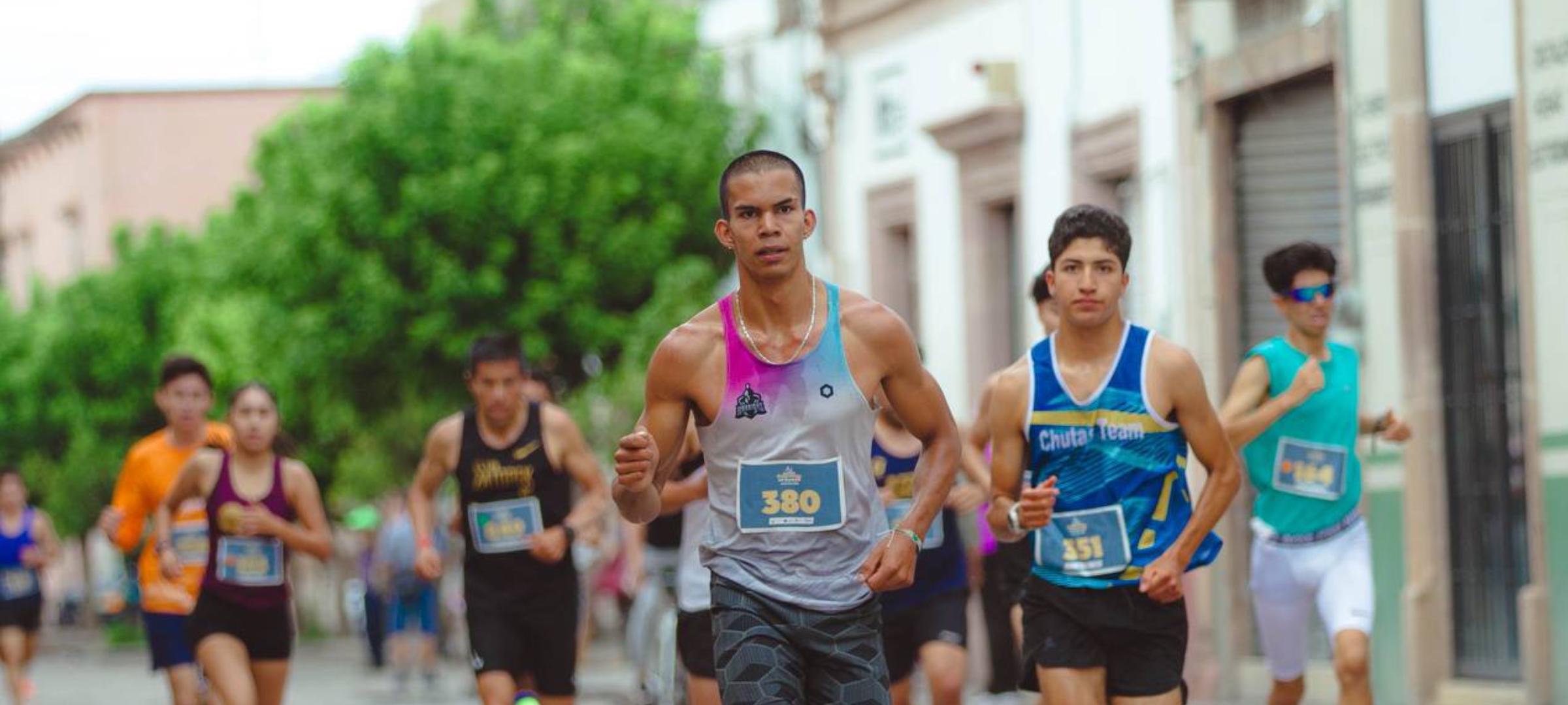 Cientos de familias y deportistas asisten a la Cuarta Carrera Incluyente por la Paz en Jerez; Gobernador David Monreal dio banderazo de salida