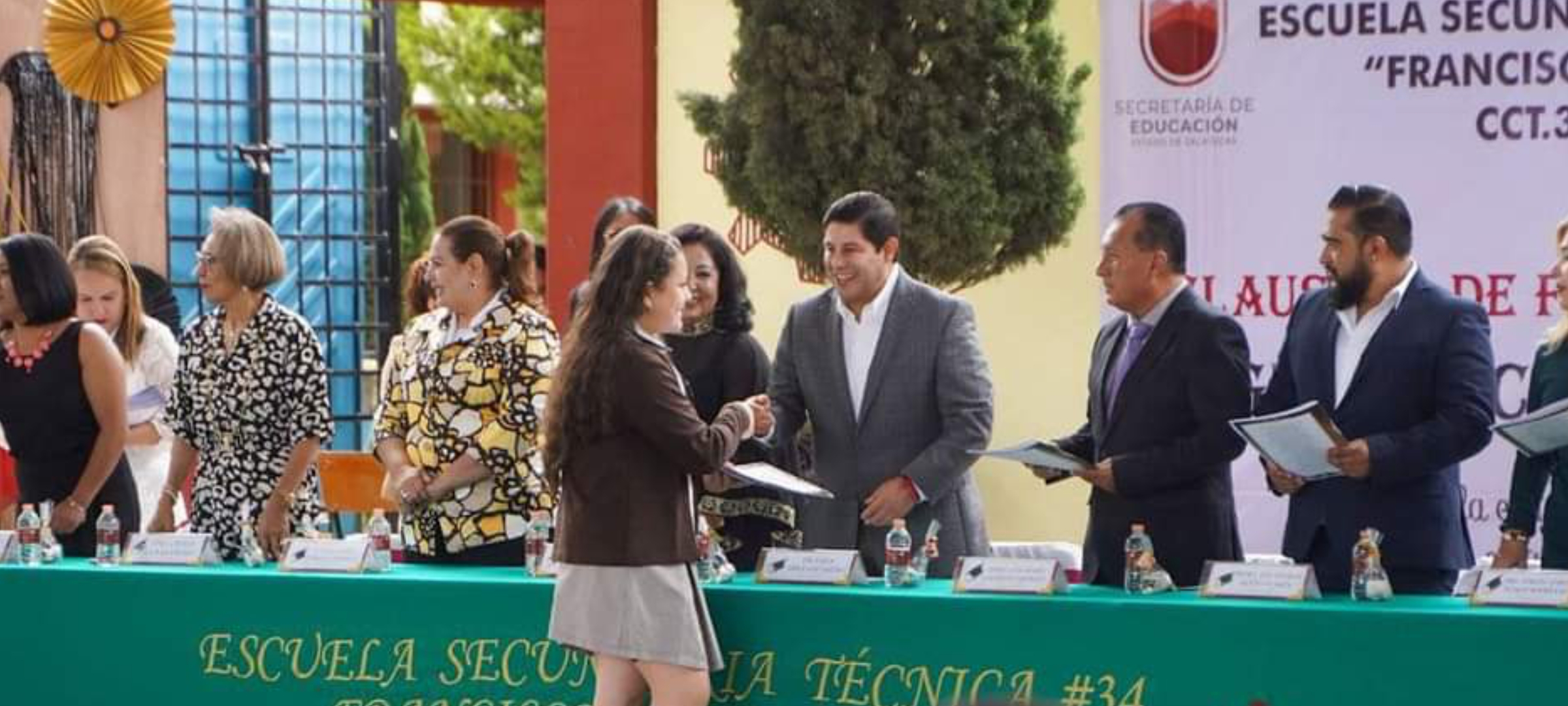 ACOMPAÑA JORGE MIRANDA A ESTUDIANTES DE LA SECUNDARIA TÉCNICA 34 EN SU GRADUACIÓN