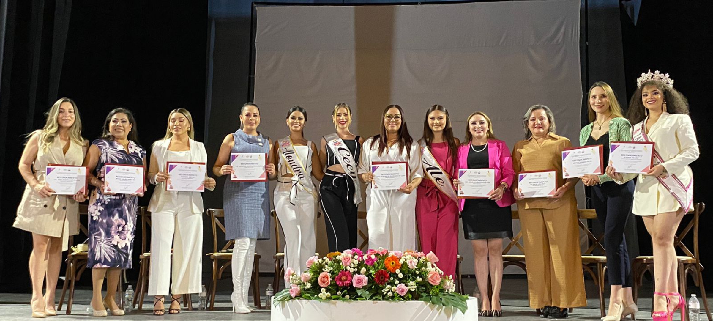 COMPARTEN FRESNILLENSES EXPERIENCIAS EN EL DEBATE “MUJERES QUE PUEDEN CON TODO”