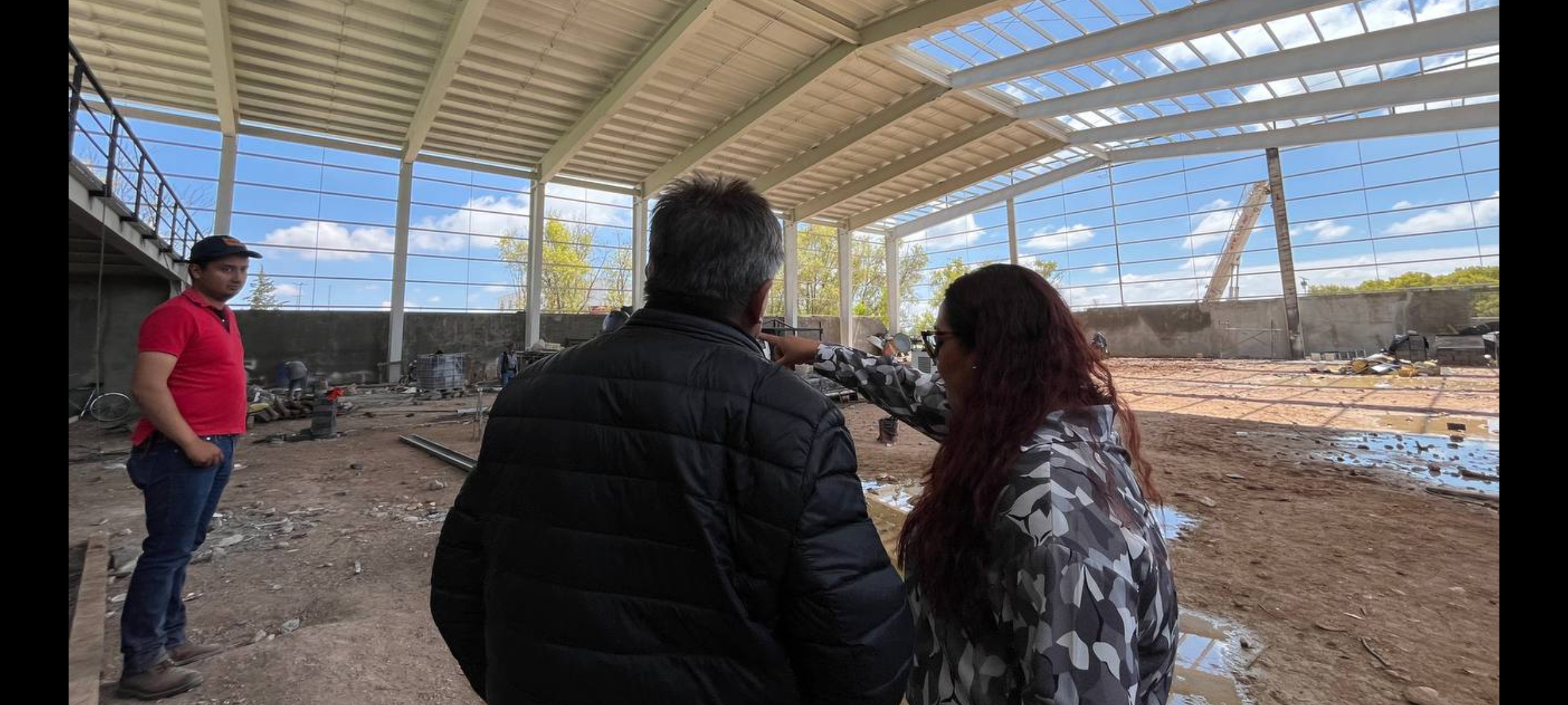 AVANZAN EN LA OBRA DEL POLIDEPORTIVO