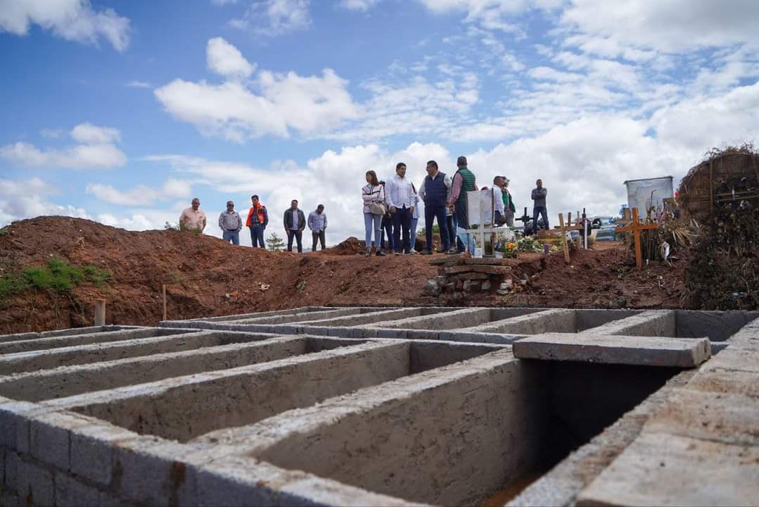 VERIFICA JORGE MIRANDA LA CONSTRUCCIÓN DE GAVETAS EN PANTEÓN “JARDÍNES DEL RECUERDO