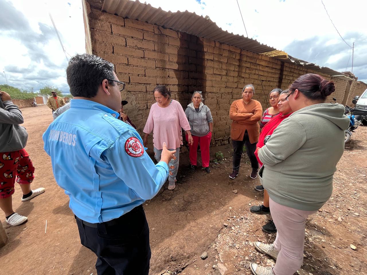 ATIENDE AYUNTAMIENTO UN SOCAVÓN EN MÉXICO NUEVO