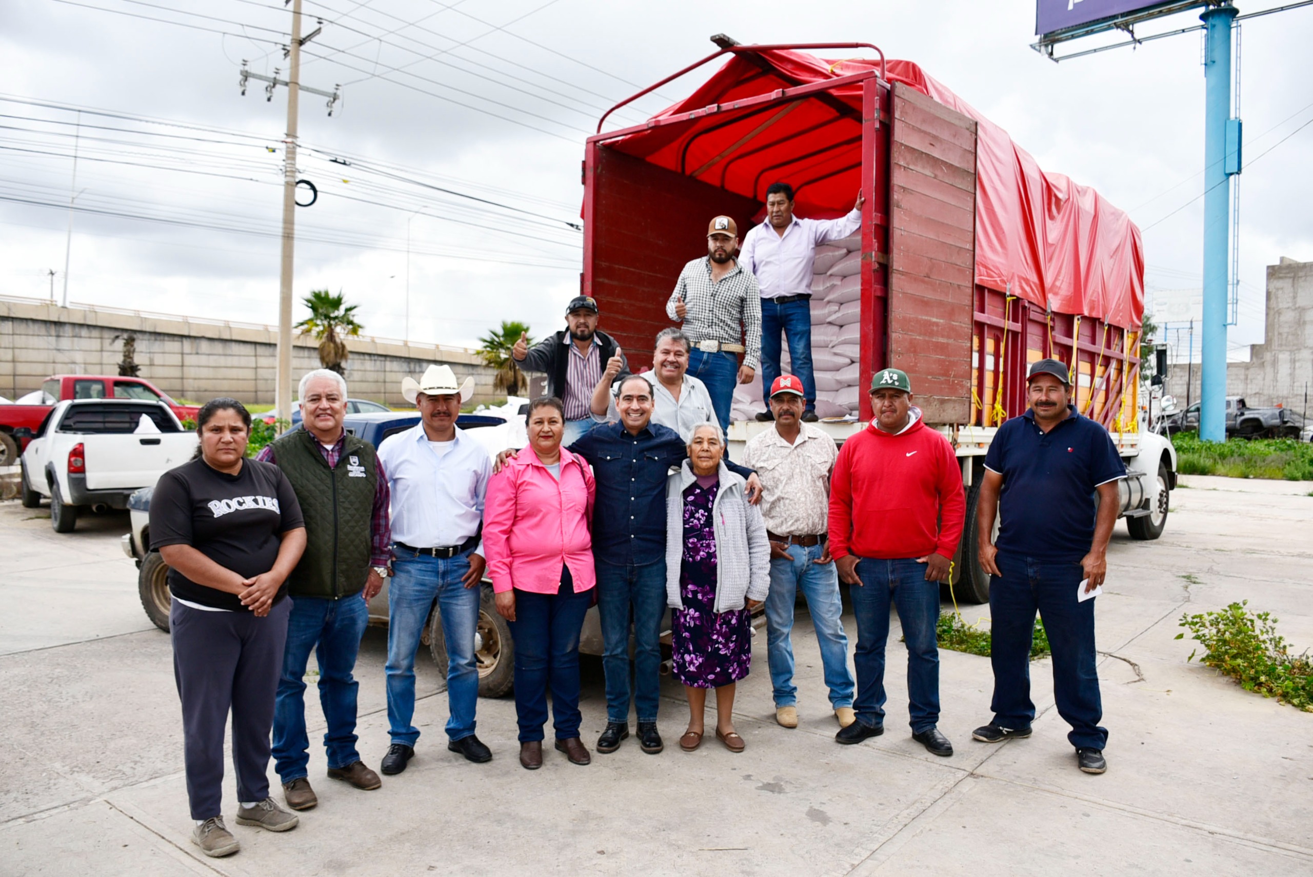 Favorece Pepe Saldívar al sector agrícola de Guadalupe