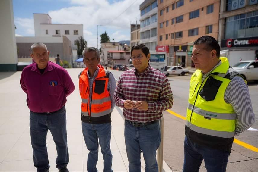 REHABILITA AYUNTAMIENTO DE ZACATECAS LA CALLE QUEEBRADILLA, UNA DE LAS PRINCIPALES ARTERIAS DEL MUNICIPIO
