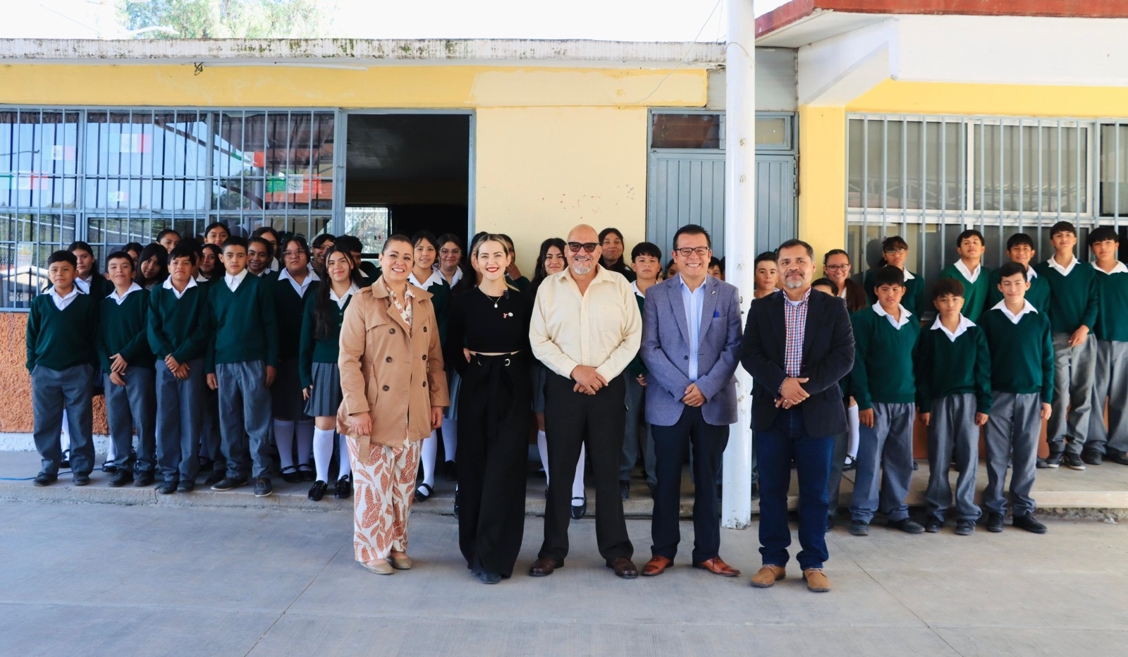 INAUGURA KARLA ESTRADA ESPACIO DE ALIMENTACIÓN EN TELESECUNDARIA DE MACHINES