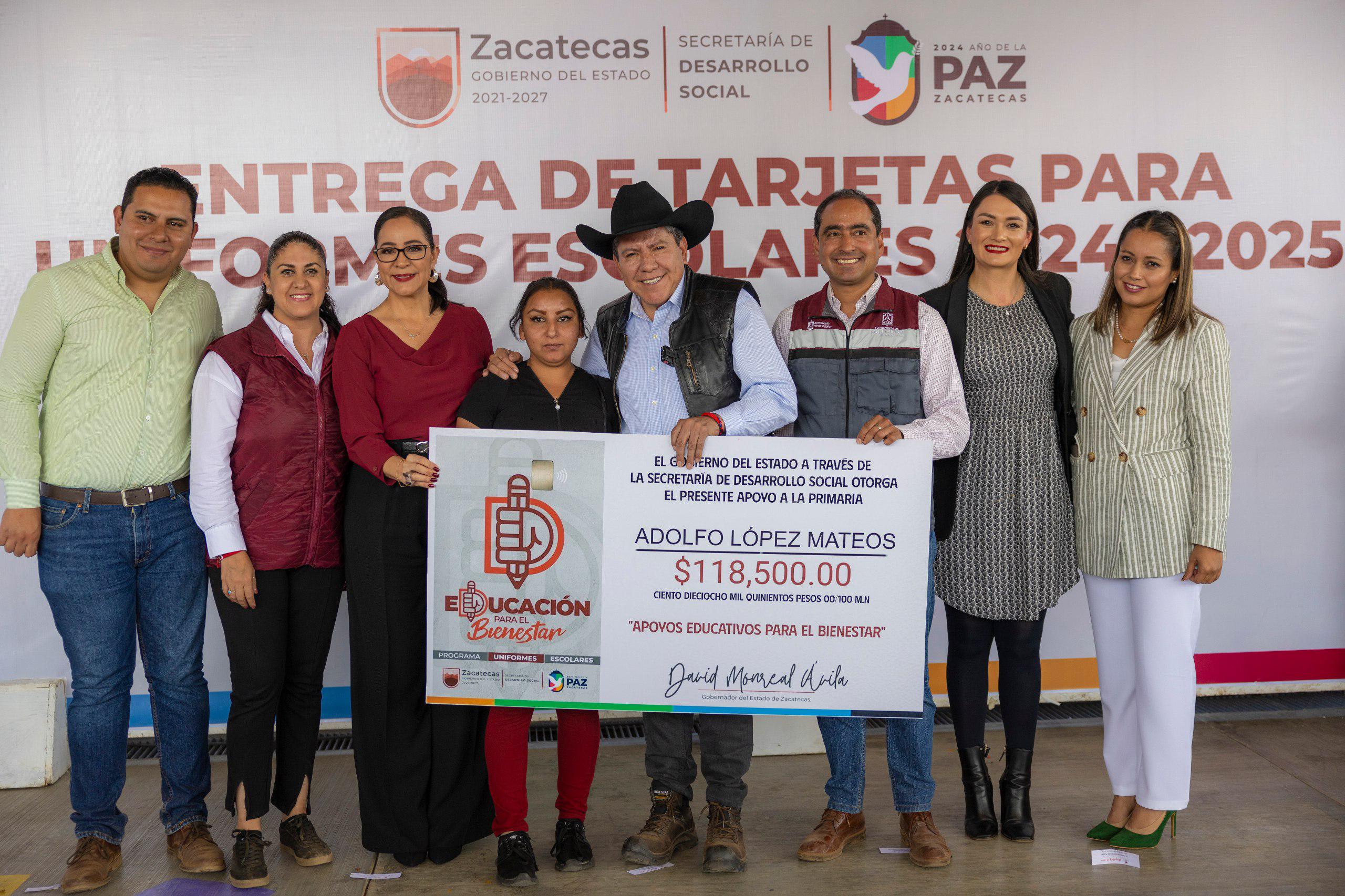 David Monreal arranca con el  Programa de Uniformes Escolares en Zacatecas