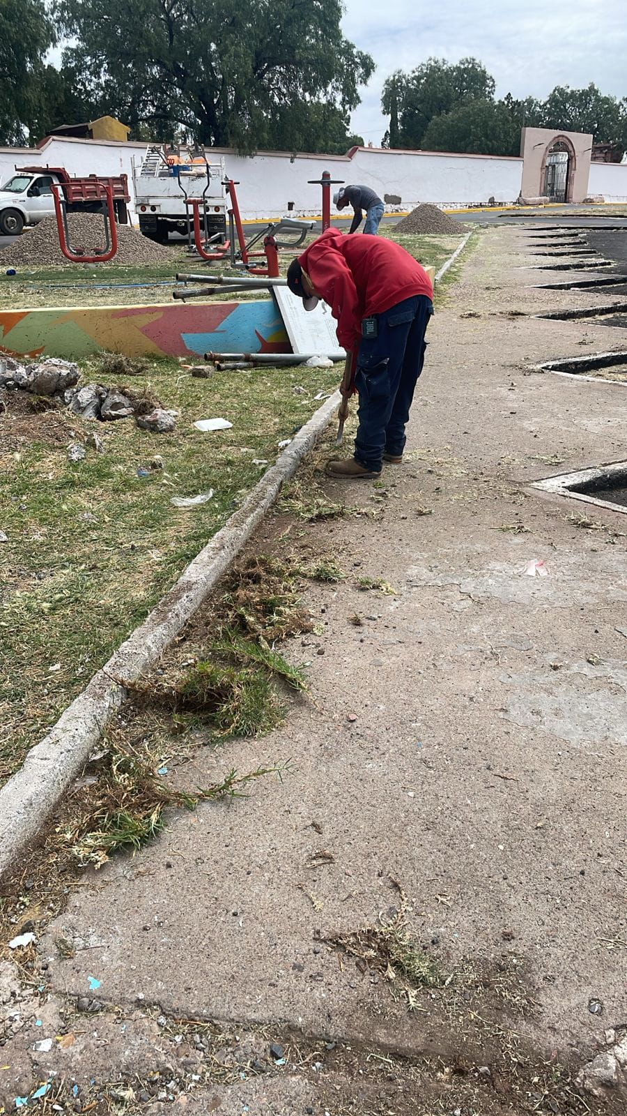 SUSTITUYEN MALLA Y  MALLASOMBRA; LIMPIAN, BARREN Y PINTAN CANCHA RICKYS EN ZACATECAS