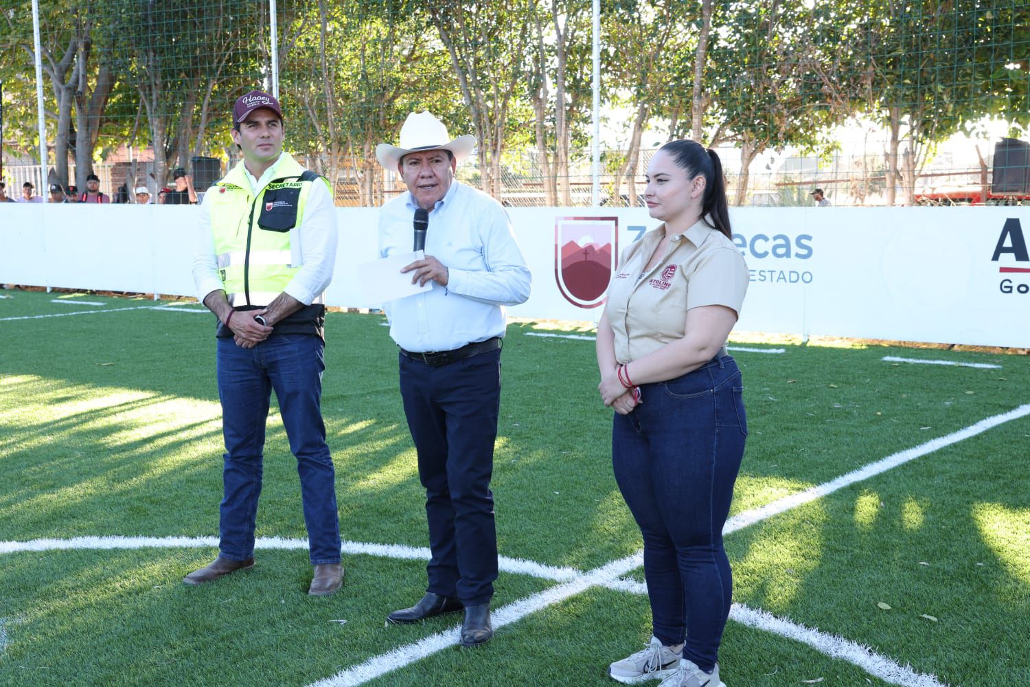 Entrega Gobernador David Monreal a juventud de Atolinga la rehabilitación de la cancha de futbol rápido