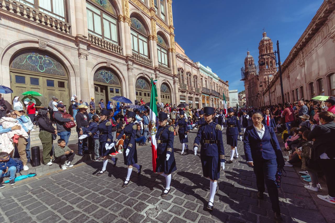 Presencia Gobernador David Monreal desfile cívico-deportivo con motivo del aniversario 114 de la Revolución Mexicana