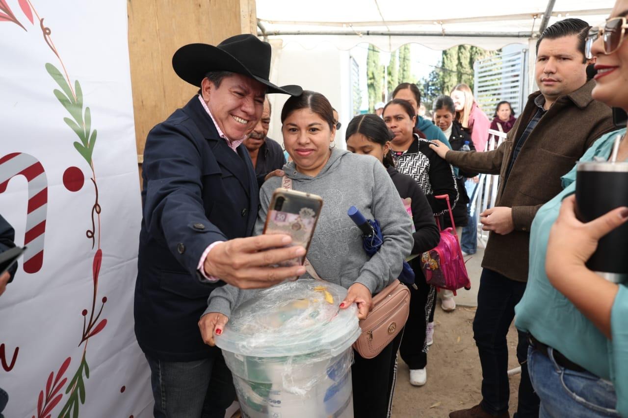 Gobernador David Monreal llevó las Posadas por la Paz a Noria de Ángeles; comprometió apoyos para carreteras