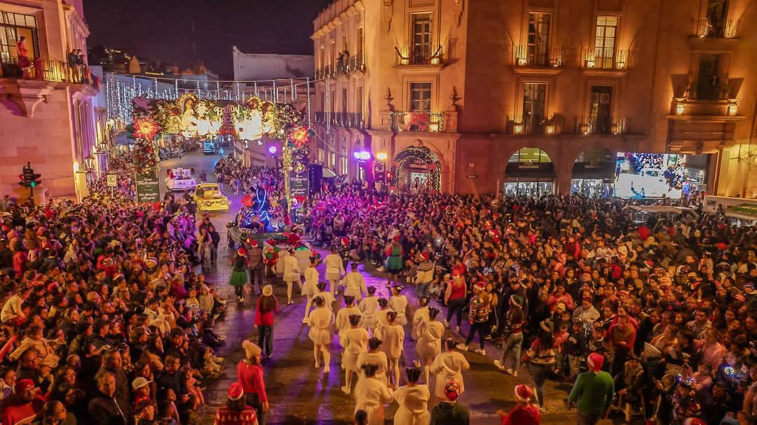 Miles de familias disfrutan la magia de la Navidad con el desfile “Juntos Somos Paz” Zacatecas 2024