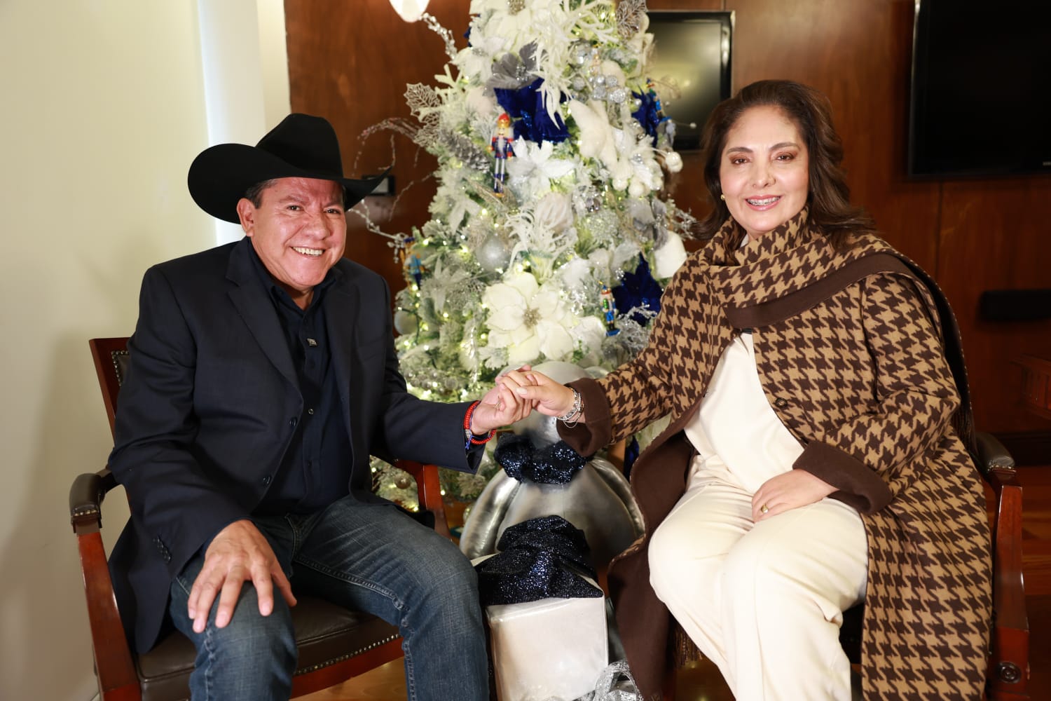 Desean Gobernador David Monreal y su esposa Sara Hernández que prevalezcan la paz y solidaridad en las familias de Zacatecas