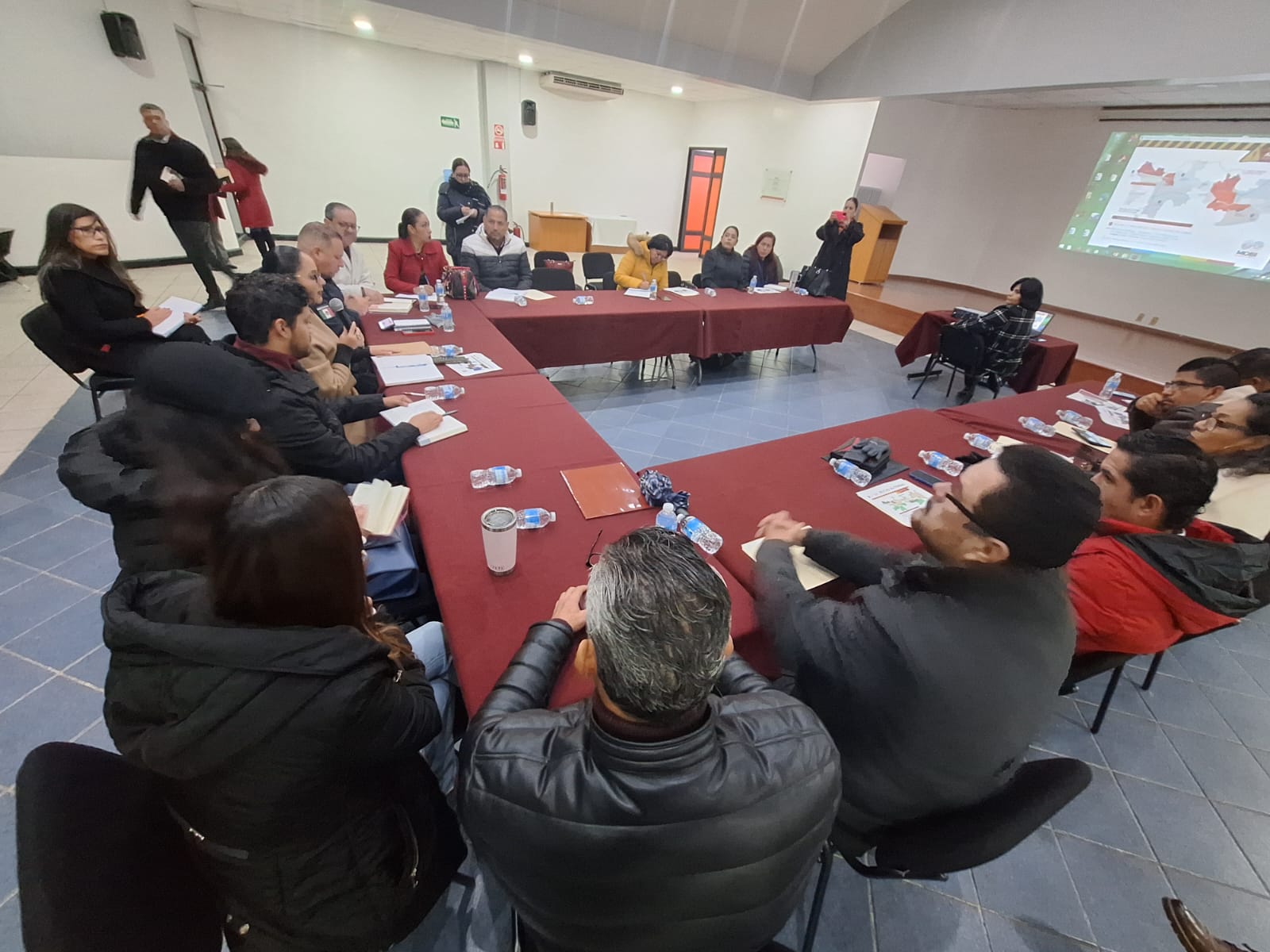 Ofrecen alternativas a madres y padres de familia para dar fluidez vehicular durante la construcción del viaducto elevado