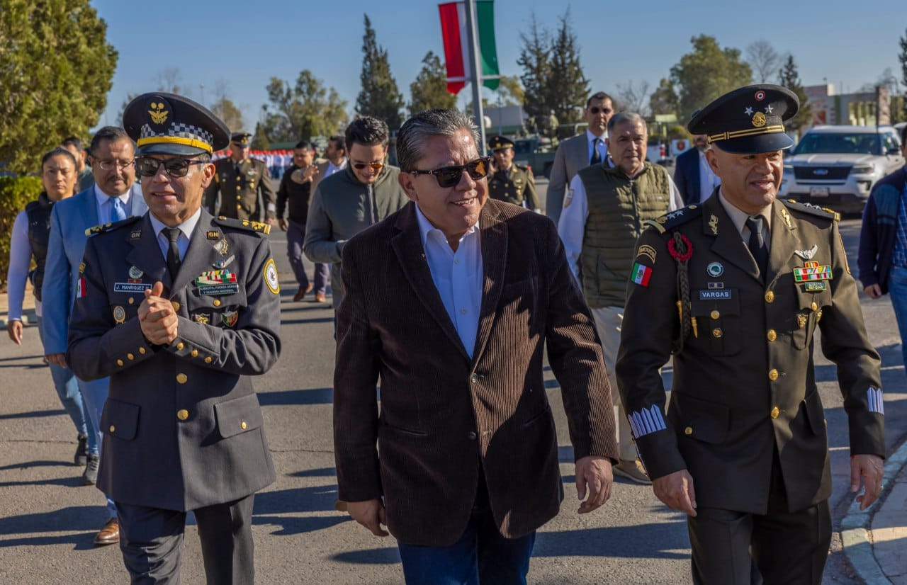 Encabeza Gobernador David Monreal Ávila bienvenida a conscriptos clase 2006, remisos y mujeres voluntarias