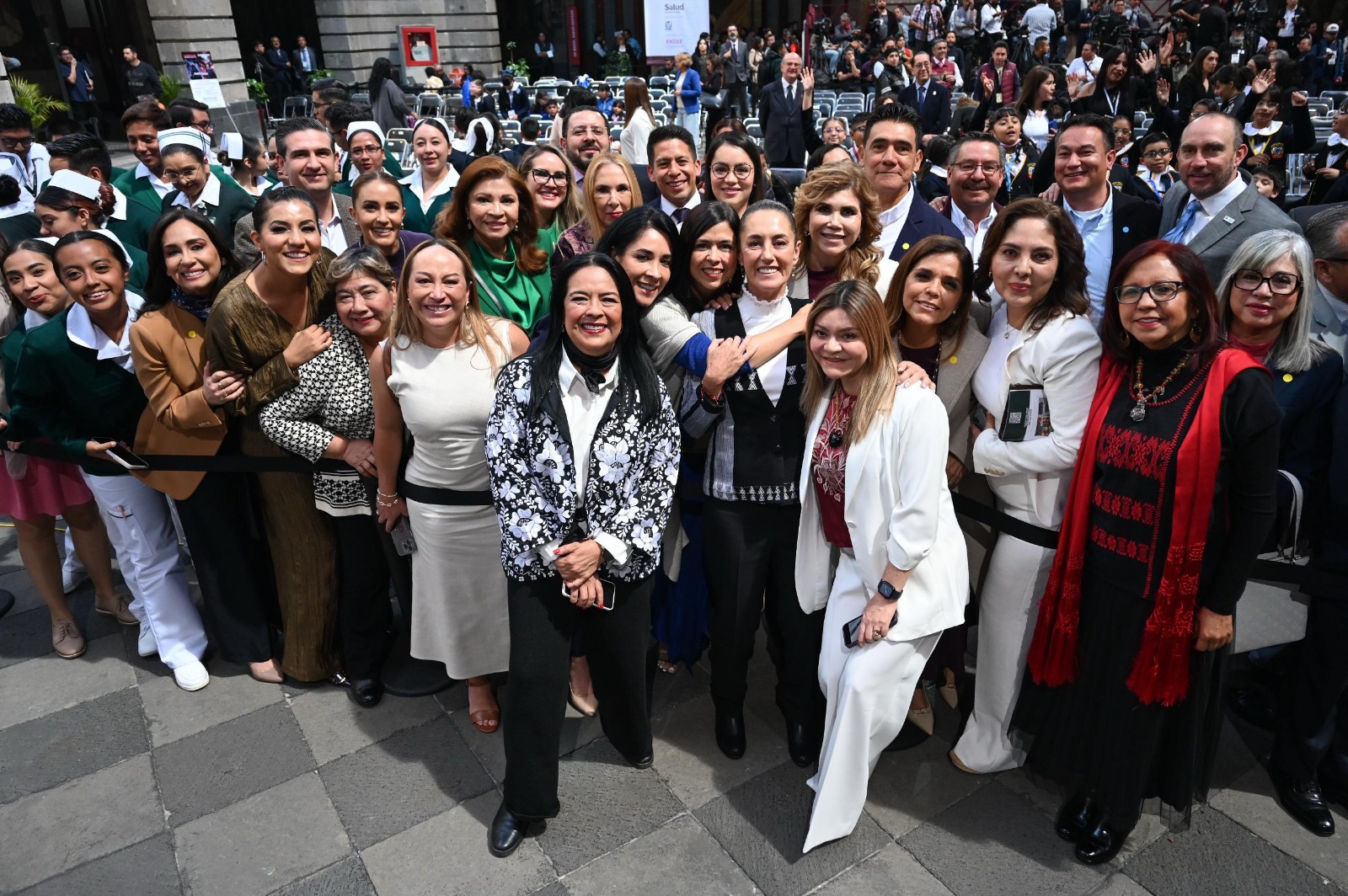 Participa Presidenta Honorífica de SEDIF en presentación de Estrategia Nacional «Vida Saludable, Vive Feliz»