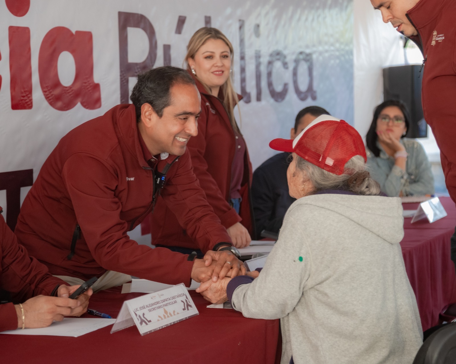 Con audiencias públicas, acerca Pepe Saldívar servicios a la población