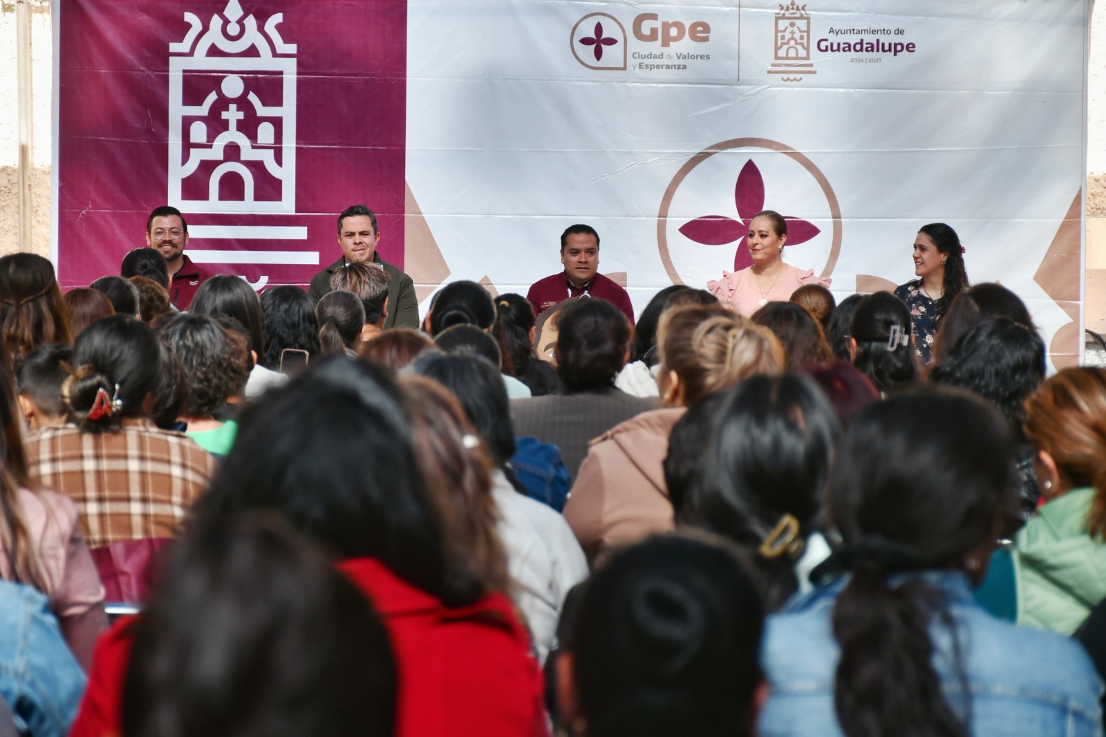 Con exposición y entrega de reconocimientosClausuran taller de elaboración de piñatas y flores eternas en el Municipio de Guadalupe